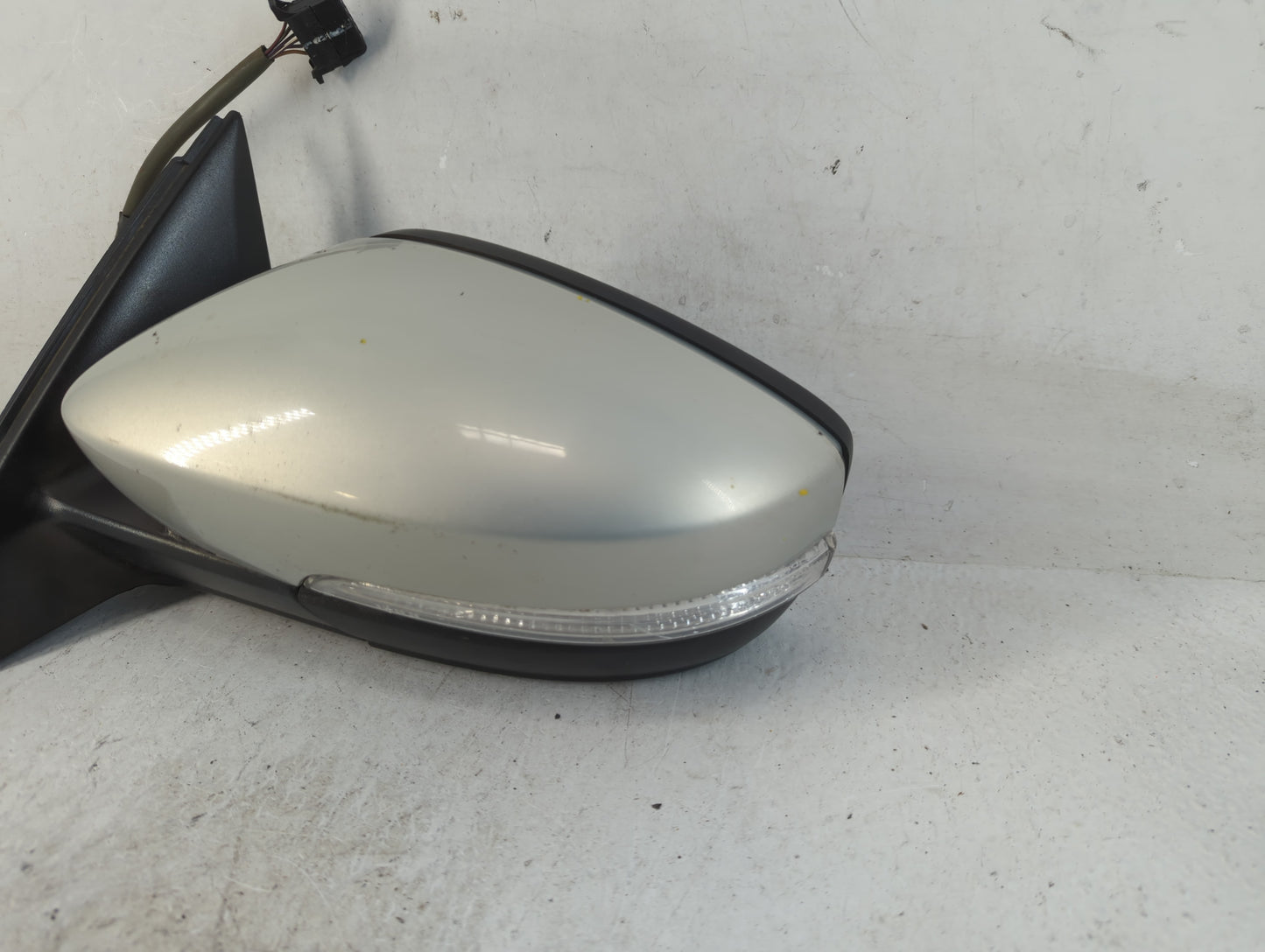 2015-2018 Volkswagen Jetta Driver Side View Mirror - Left Door Mirror OEM Used - Oemusedautoparts1.com