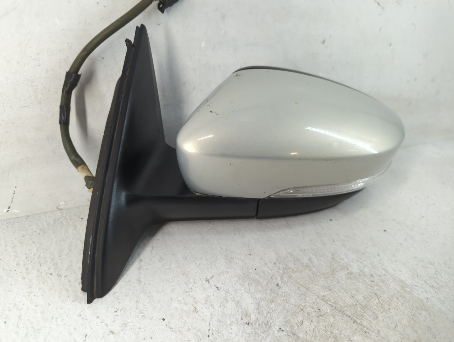 2015-2018 Volkswagen Jetta Driver Side View Mirror - Left Door Mirror OEM Used - Oemusedautoparts1.com