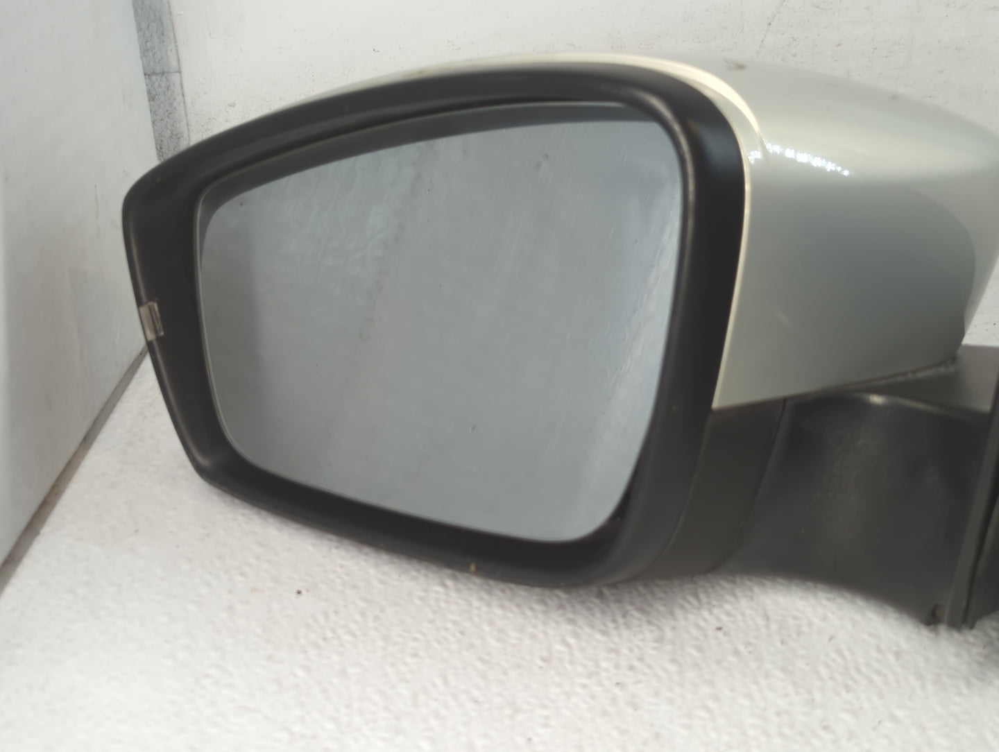 2015-2018 Volkswagen Jetta Driver Side View Mirror - Left Door Mirror OEM Used - Oemusedautoparts1.com