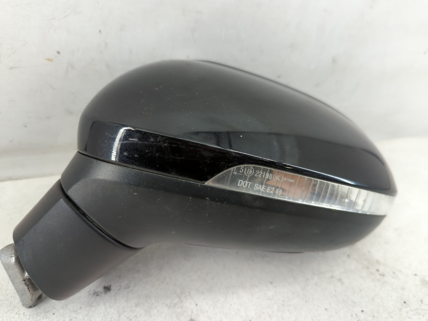 2016-2020 Volkswagen Passat Driver Side View Mirror - Left Door Mirror OEM Used - Oemusedautoparts1.com