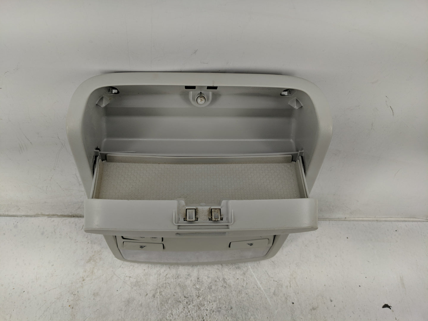 2016-2020 Volkswagen Passat Overhead Roof Console 1239571 - Oemusedautoparts1.com