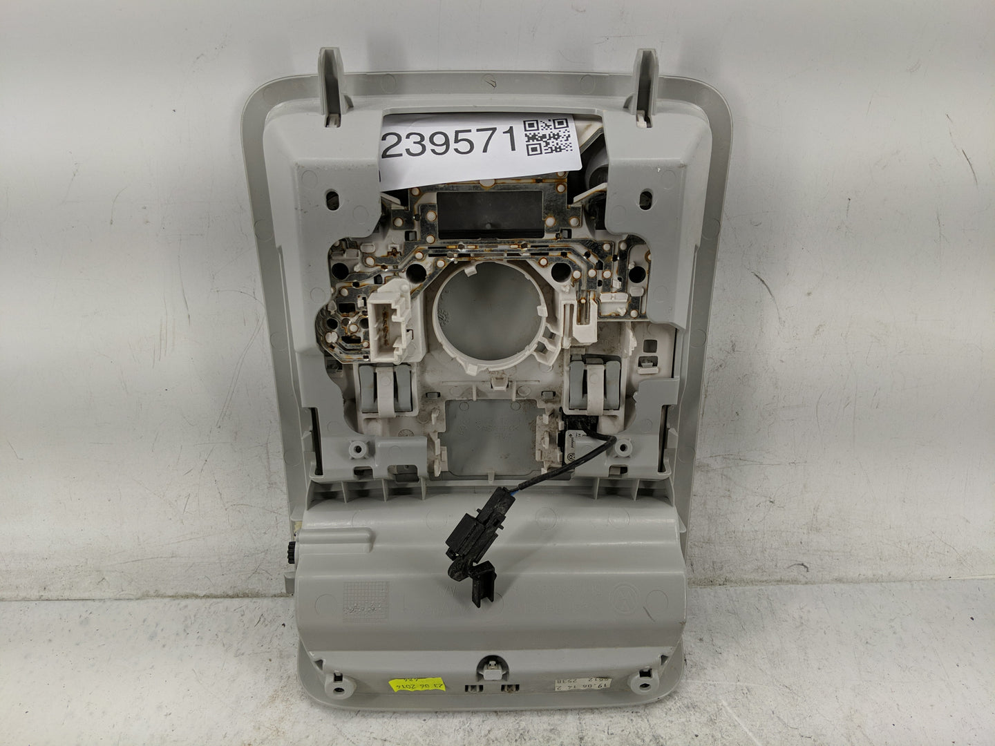 2016-2020 Volkswagen Passat Overhead Roof Console 1239571 - Oemusedautoparts1.com