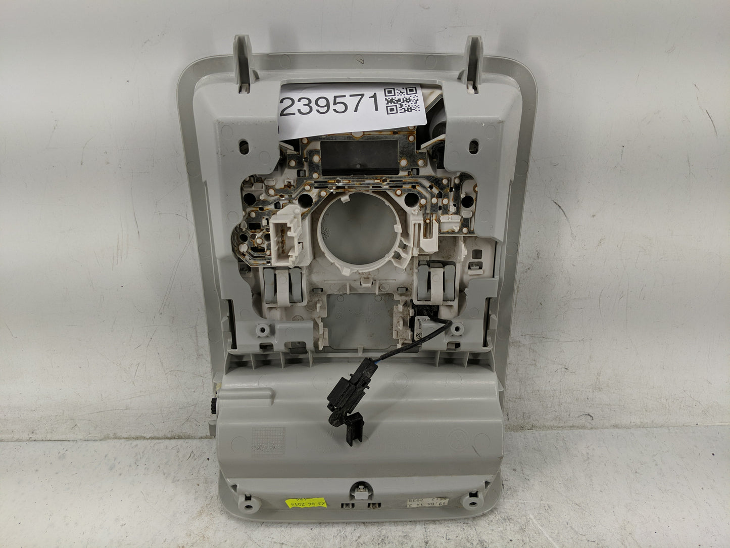 2016-2020 Volkswagen Passat Overhead Roof Console 1239571 - Oemusedautoparts1.com
