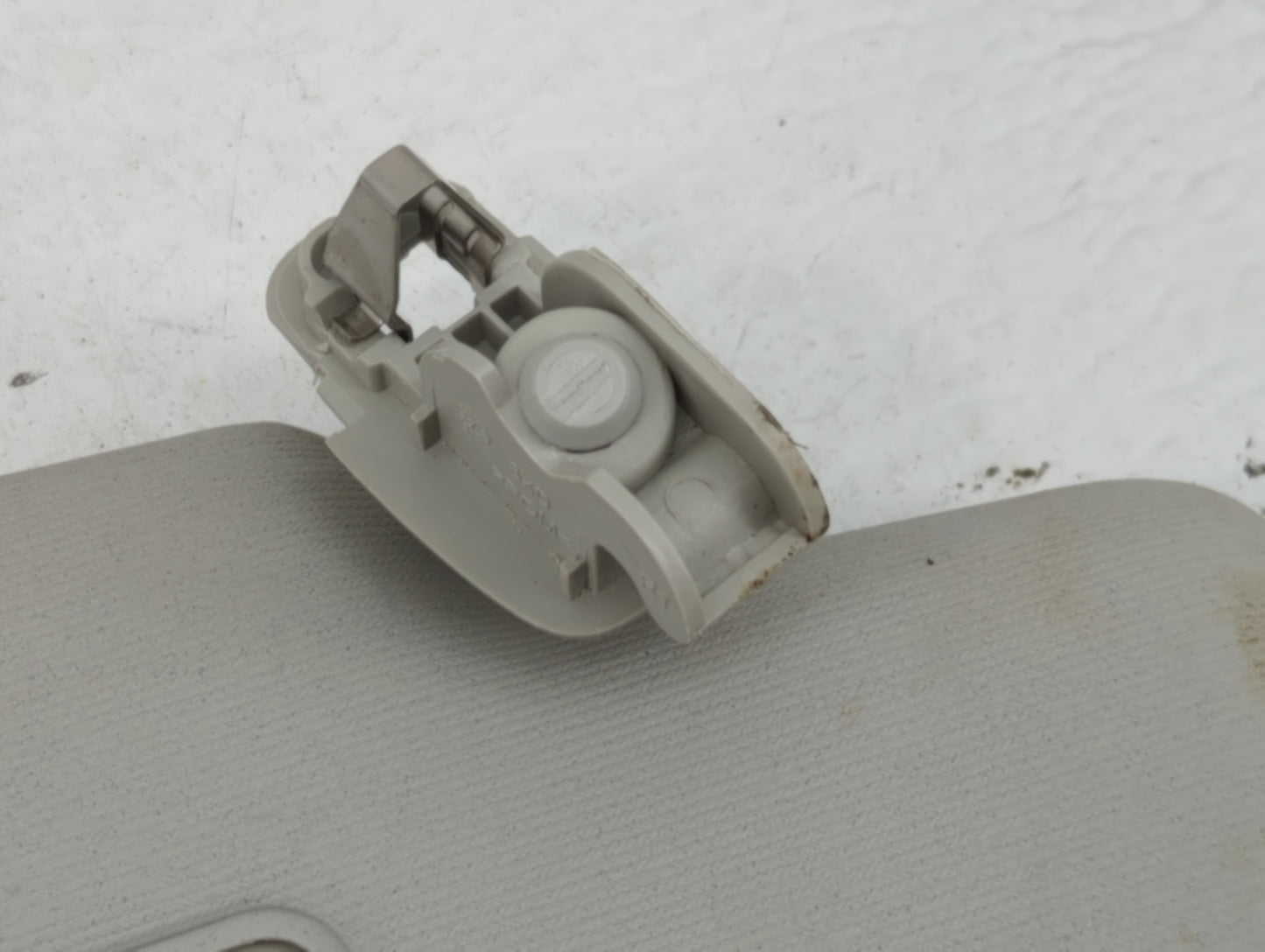 2018 Volkswagen Passat Sun Visor Shade Replacement Passenger Right Mirror Fits OEM Used Auto Parts - Oemusedautoparts1.com