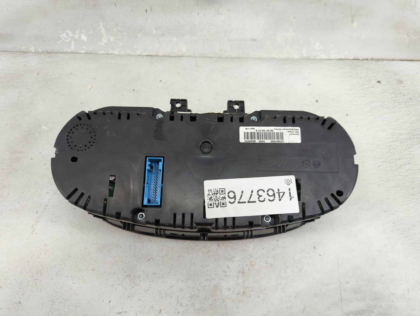 2015-2019 Volkswagen Passat Instrument Cluster Speedometer Gauges P/N:A2C38979000 561920971B Miles:97K Fits OEM Used Auto Pa