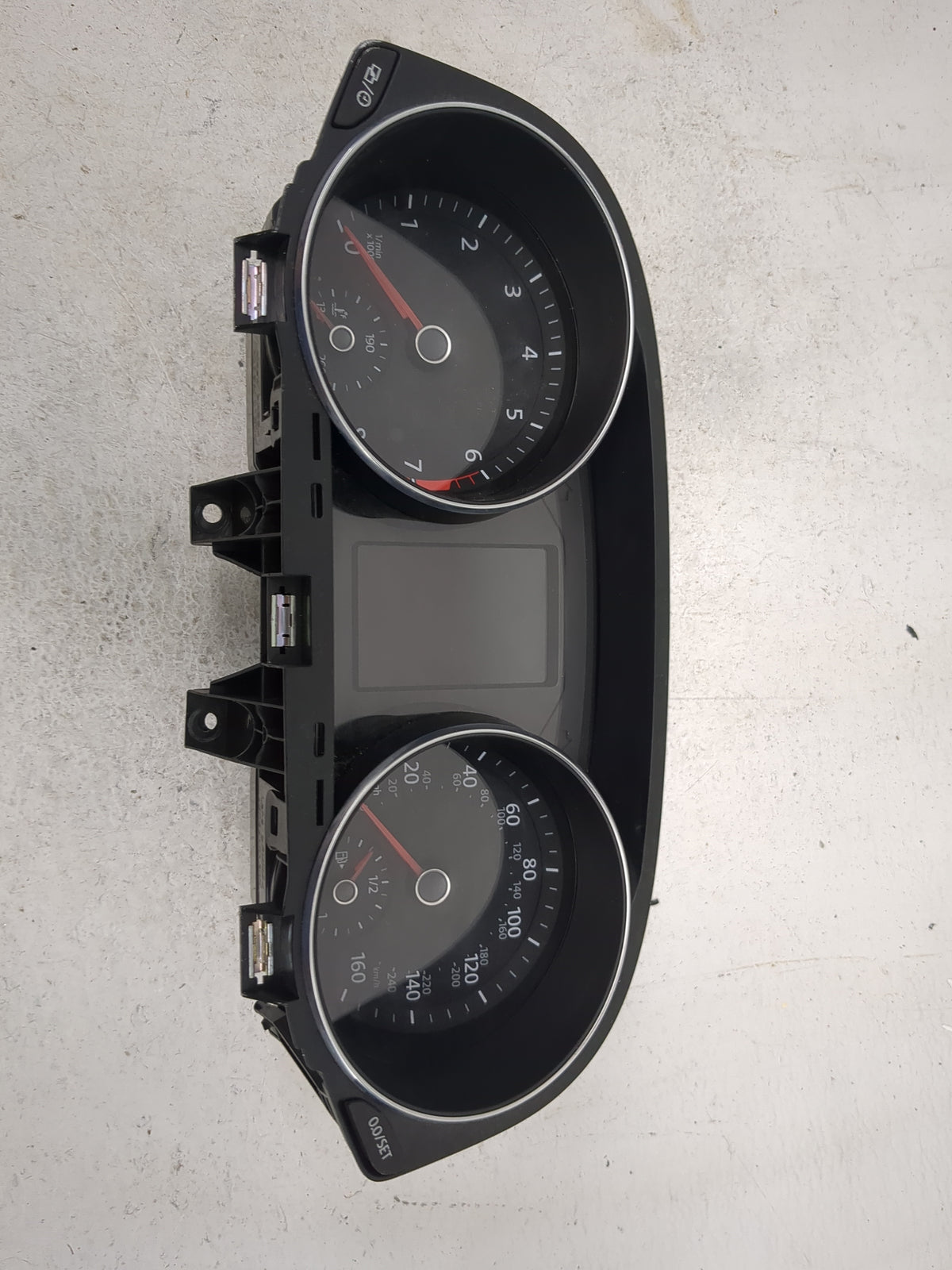 2016-2019 Volkswagen Passat Instrument Cluster Speedometer Gauges P/N:561920971 A2C38979000 Miles:85K Fits OEM Used Auto Par