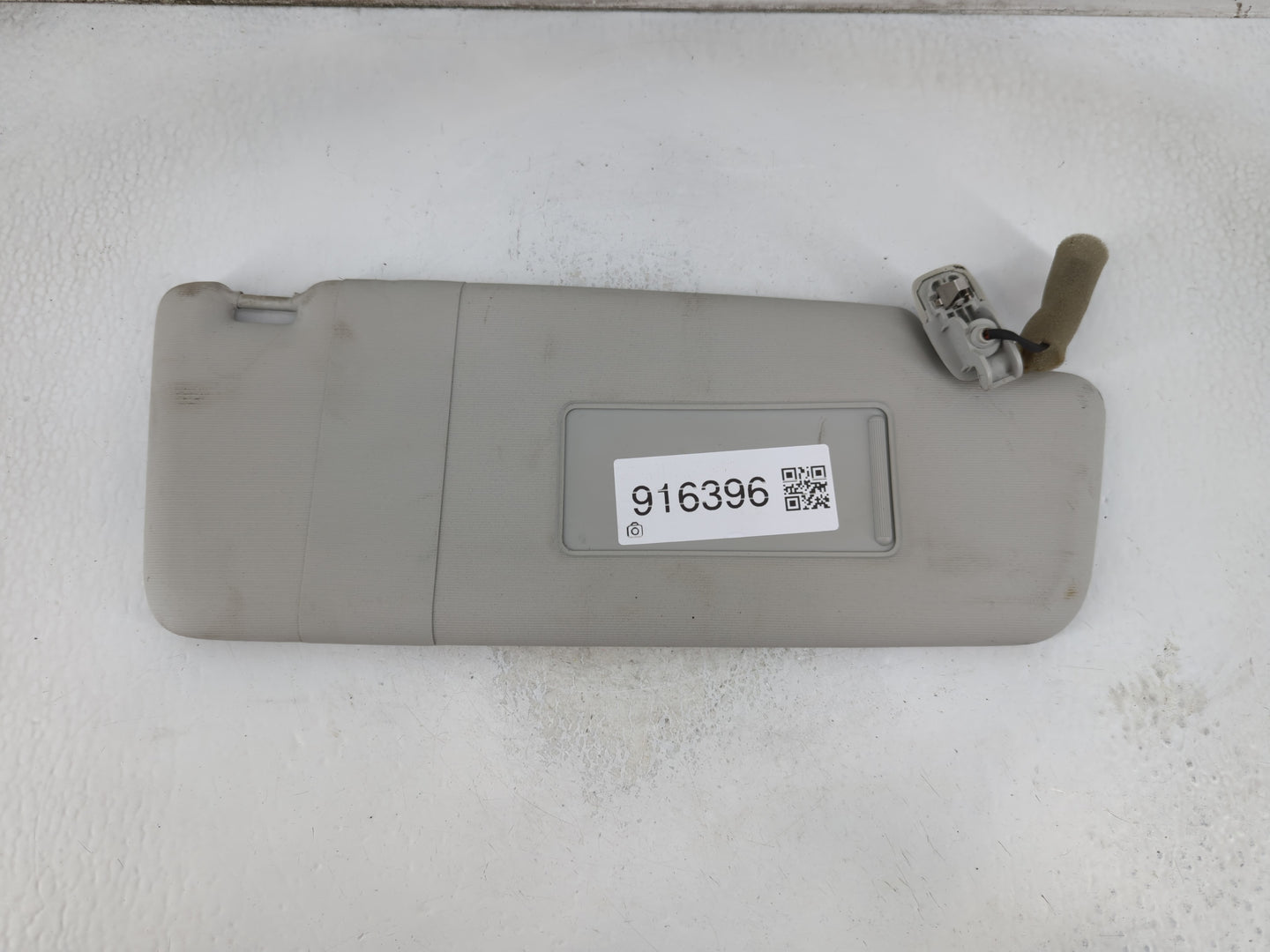 2018 Volkswagen Passat Sun Visor Shade Replacement Passenger Right Mirror Fits OEM Used Auto Parts - Oemusedautoparts1.com