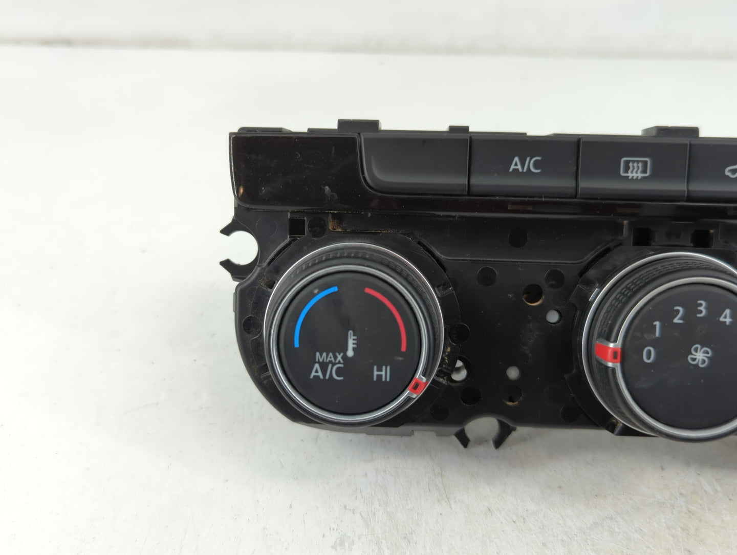 2018 Volkswagen Tiguan Climate Control Module Temperature AC/Heater Replacement P/N:90156-274 Fits OEM Used Auto Parts - Oem