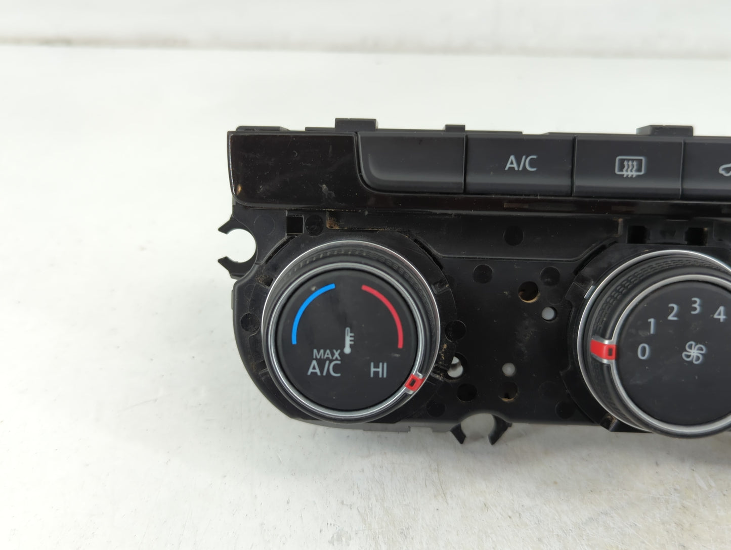 2018 Volkswagen Tiguan Climate Control Module Temperature AC/Heater Replacement P/N:90156-274 Fits OEM Used Auto Parts - Oem
