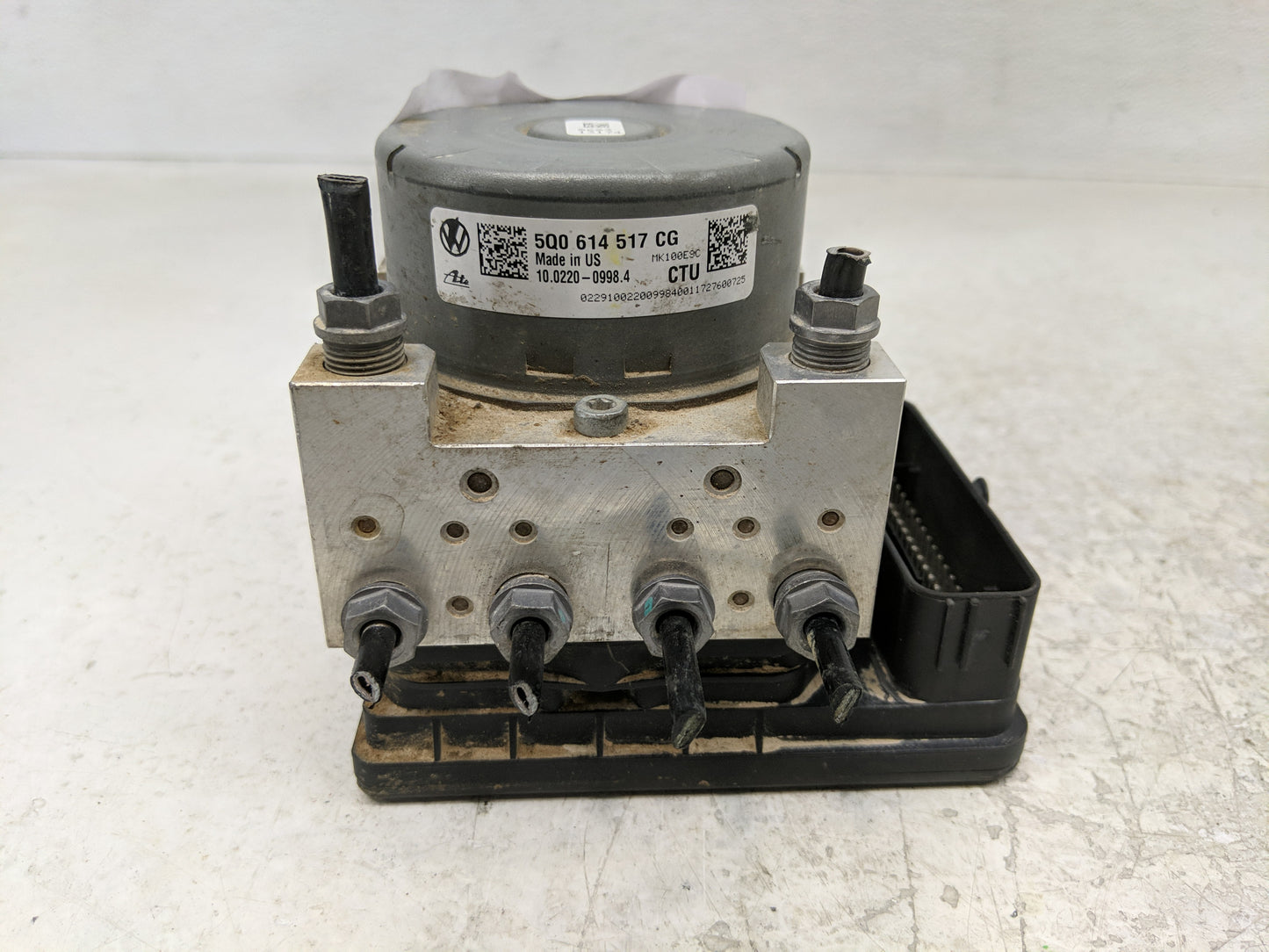 2009-2018 Volkswagen Tiguan Throttle Body P/N:5Q0 614 517 CG Fits OEM Used Auto Parts - Oemusedautoparts1.com