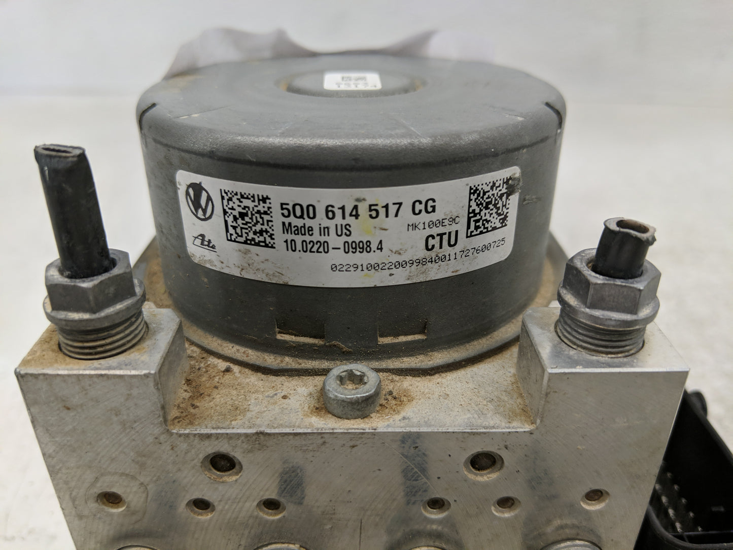 2009-2018 Volkswagen Tiguan Throttle Body P/N:5Q0 614 517 CG Fits OEM Used Auto Parts - Oemusedautoparts1.com