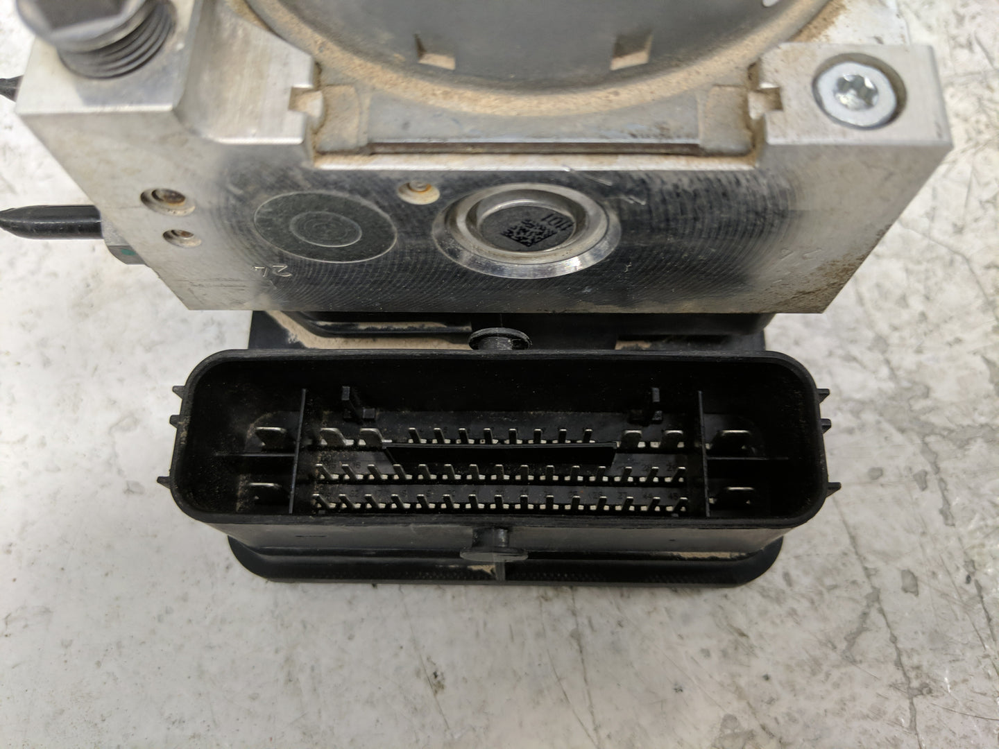 2009-2018 Volkswagen Tiguan Throttle Body P/N:5Q0 614 517 CG Fits OEM Used Auto Parts - Oemusedautoparts1.com