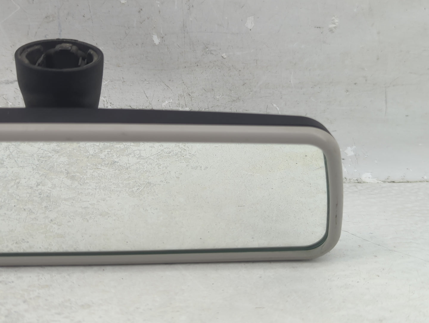 2009-2018 Volkswagen Tiguan Interior Rear View Mirror Replacement OEM P/N:E1021065 Fits OEM Used Auto Parts - Oemusedautopar