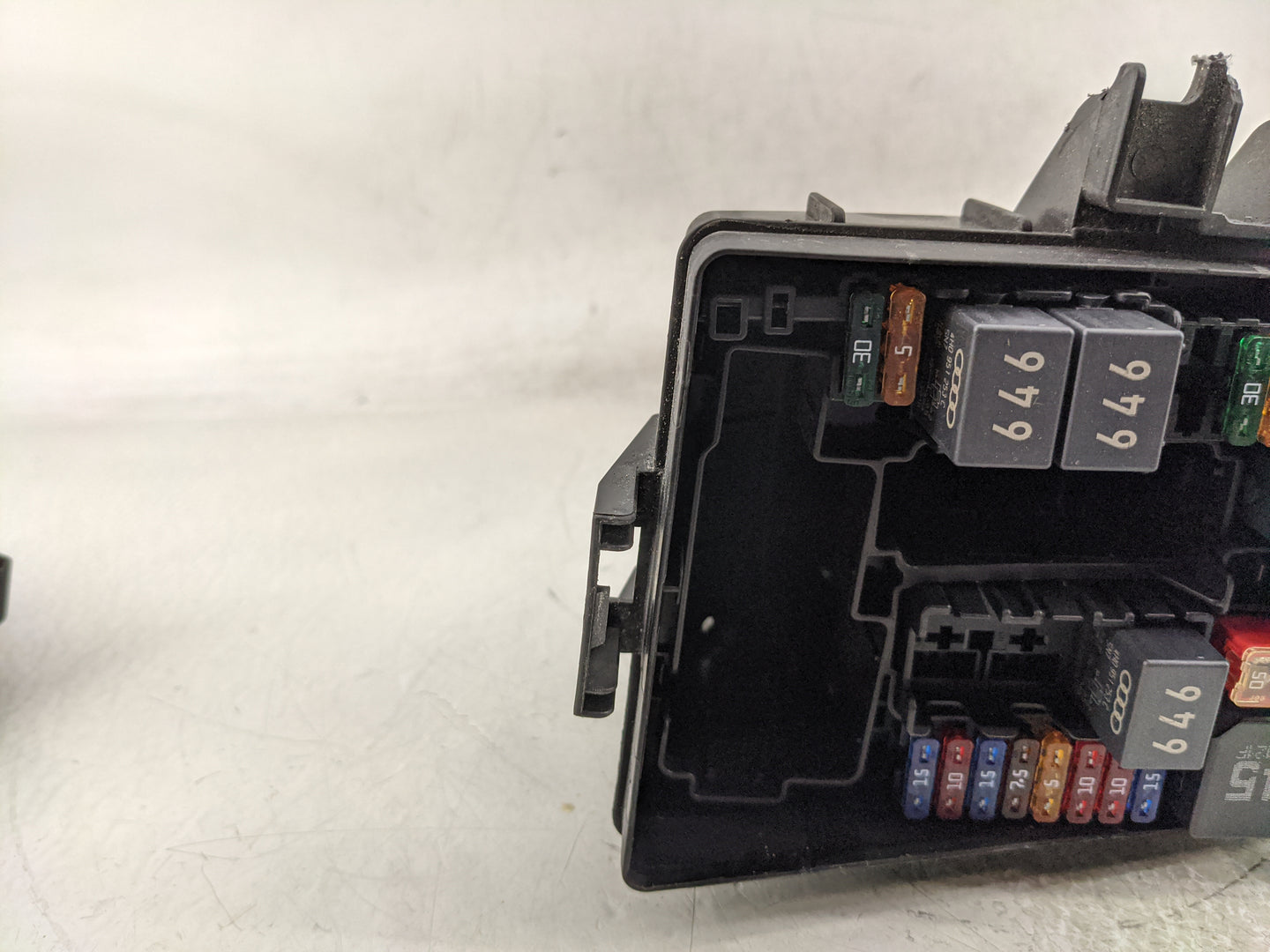 2018-2022 Volkswagen Tiguan Fusebox Fuse Box Panel Relay Module Fits Fits 2015 2016 2017 2018 2019 2020 2021 2022 OEM Used A