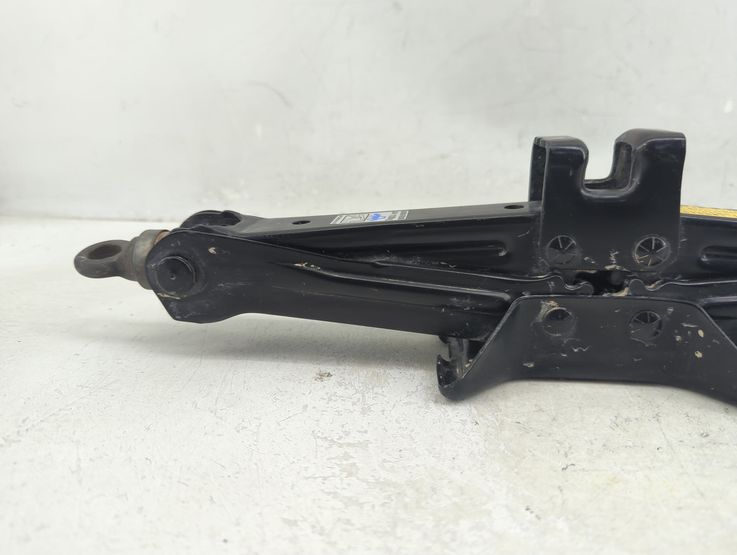 2018 Volkswagen Tiguan Spare Scissor Car Jack - Oemusedautoparts1.com