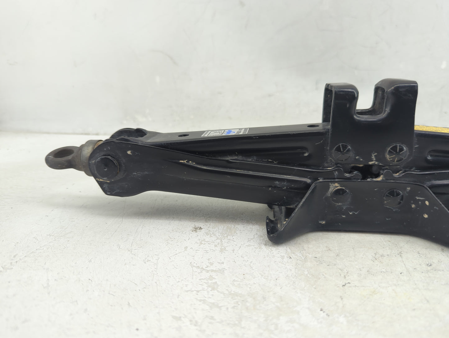 2018 Volkswagen Tiguan Spare Scissor Car Jack - Oemusedautoparts1.com