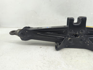 2018 Volkswagen Tiguan Spare Scissor Car Jack