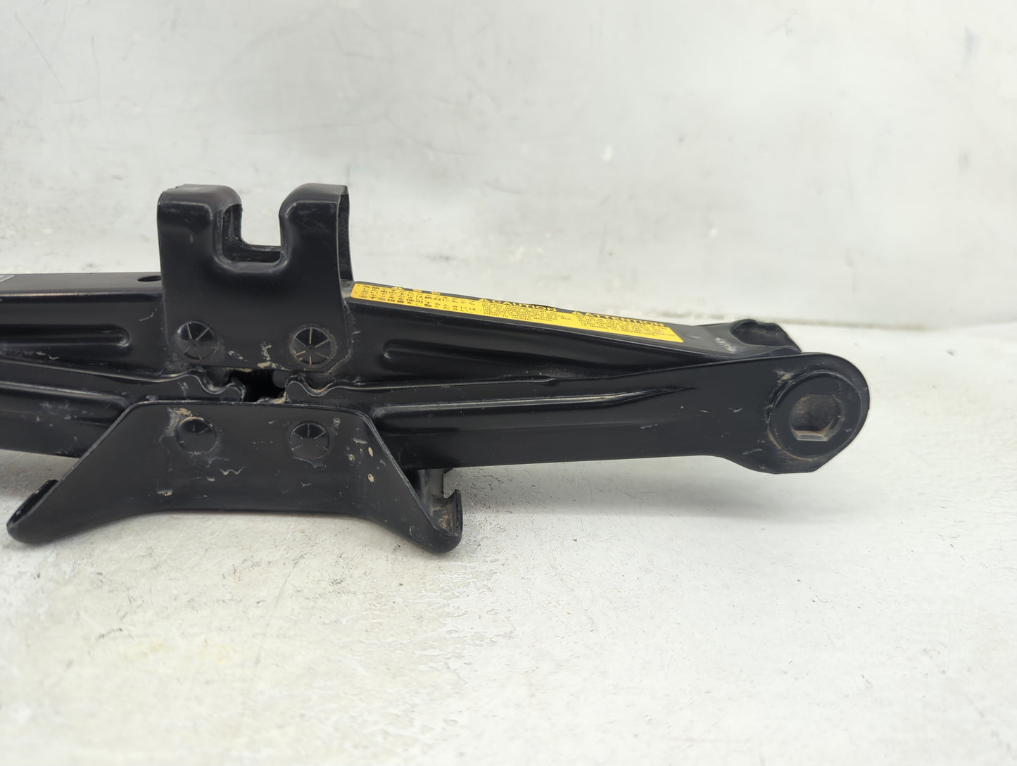 2018 Volkswagen Tiguan Spare Scissor Car Jack 1390180 - Oemusedautoparts1.com