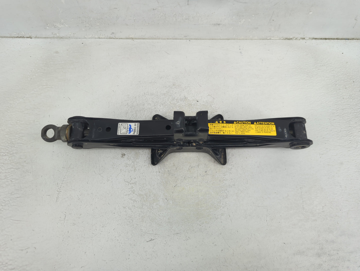 2018 Volkswagen Tiguan Spare Scissor Car Jack 1390180 - Oemusedautoparts1.com