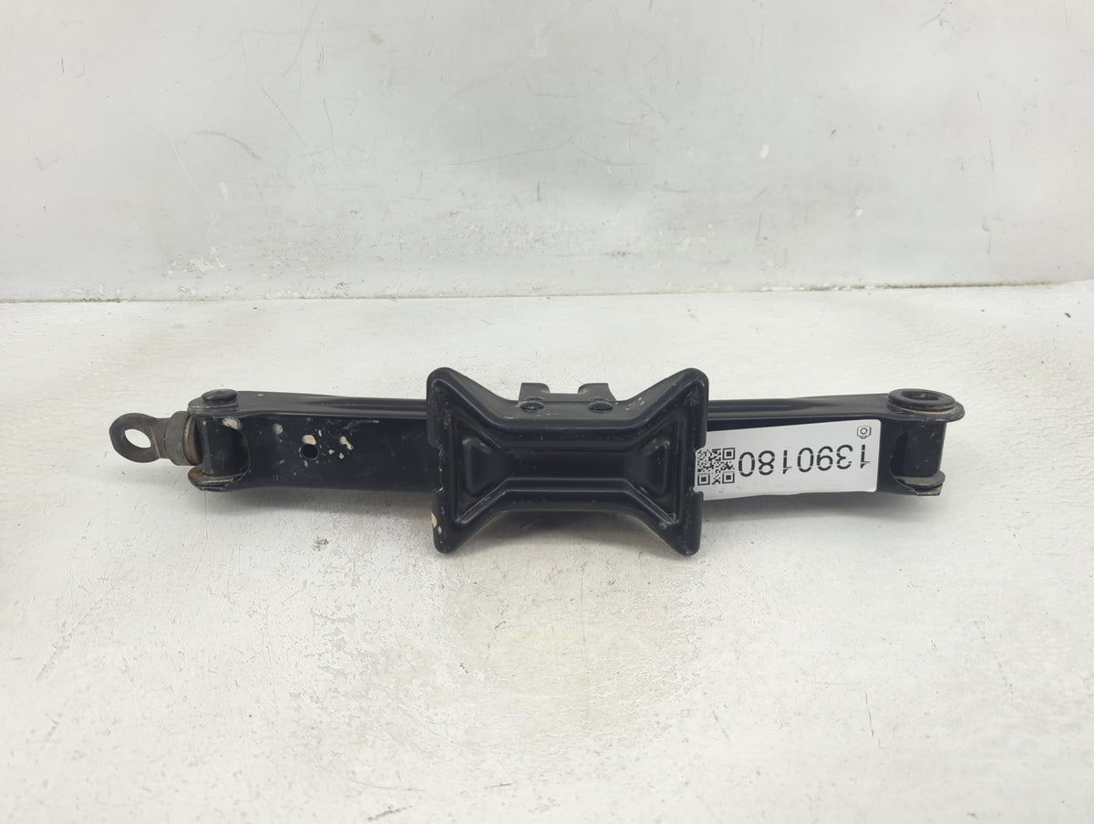 2018 Volkswagen Tiguan Spare Scissor Car Jack 1390180 - Oemusedautoparts1.com