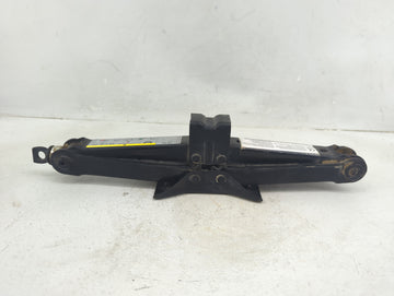 2018 Volkswagen Tiguan Spare Scissor Car Jack - Oemusedautoparts1.com