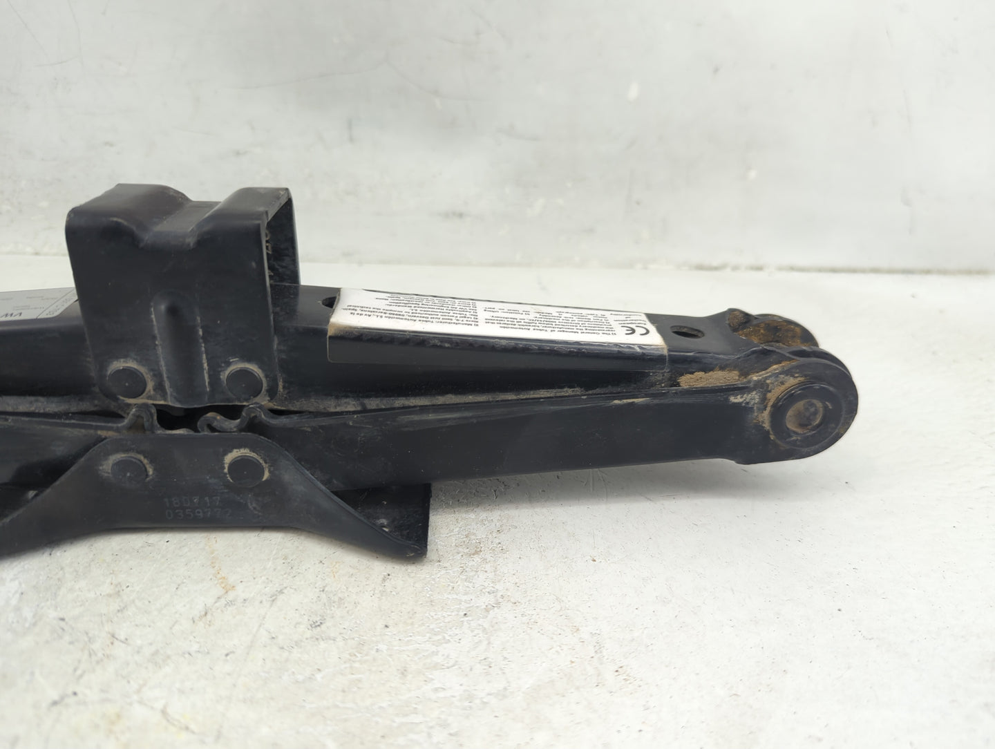 2018 Volkswagen Tiguan Spare Scissor Car Jack 1390182 - Oemusedautoparts1.com