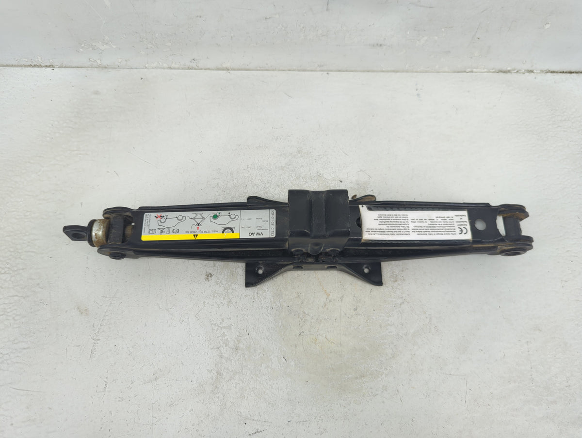 2018 Volkswagen Tiguan Spare Scissor Car Jack 1390182 - Oemusedautoparts1.com