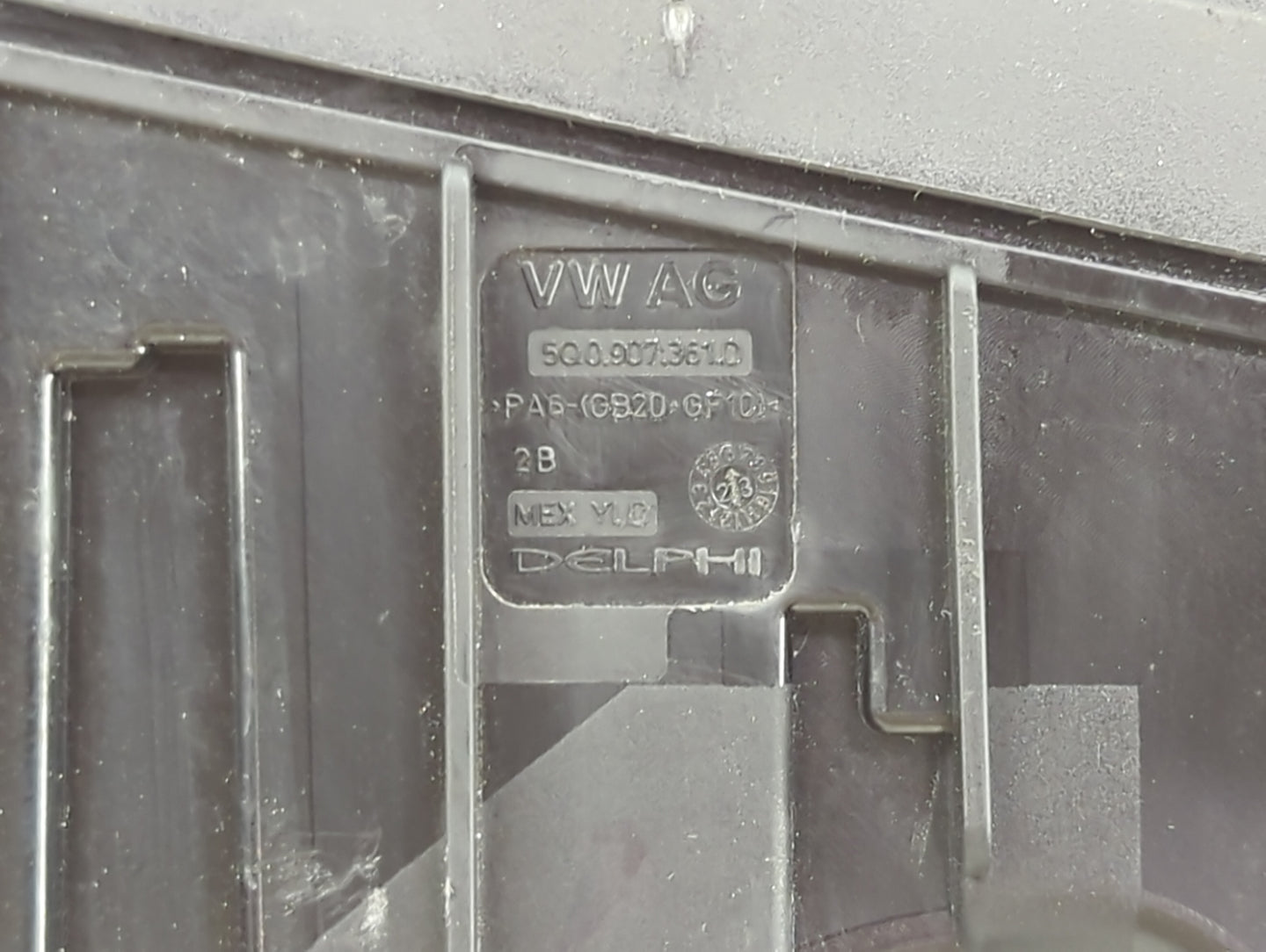 2018-2022 Volkswagen Tiguan Fusebox Fuse Box Panel Relay Module P/N:5Q0 907 361 D 5Q0 937 132 B Fits OEM Used Auto Parts - O
