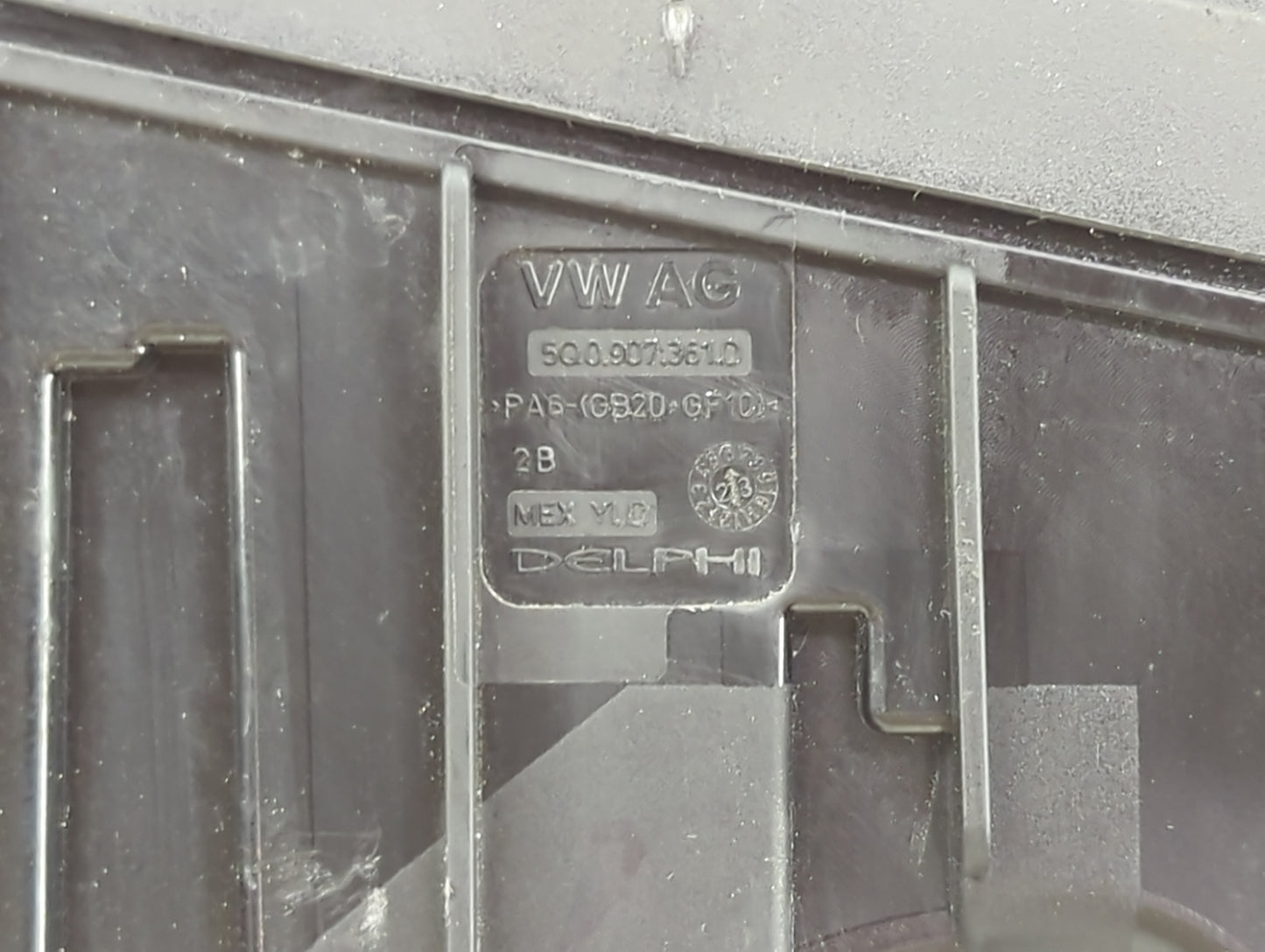 2018-2022 Volkswagen Tiguan Fusebox Fuse Box Panel Relay Module P/N:5Q0 907 361 D 5Q0 937 132 B Fits OEM Used Auto Parts - O
