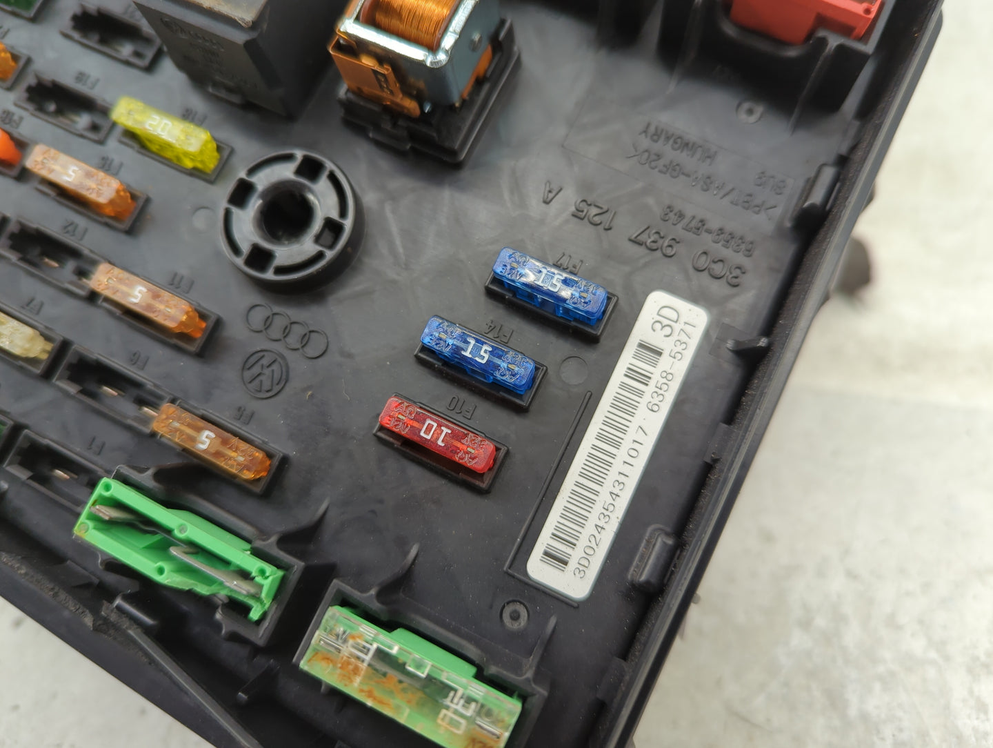 2012-2018 Volkswagen Tiguan Fusebox Fuse Box Panel Relay Module P/N:6359-5743 3C0 937 125 A Fits OEM Used Auto Parts - Oemus