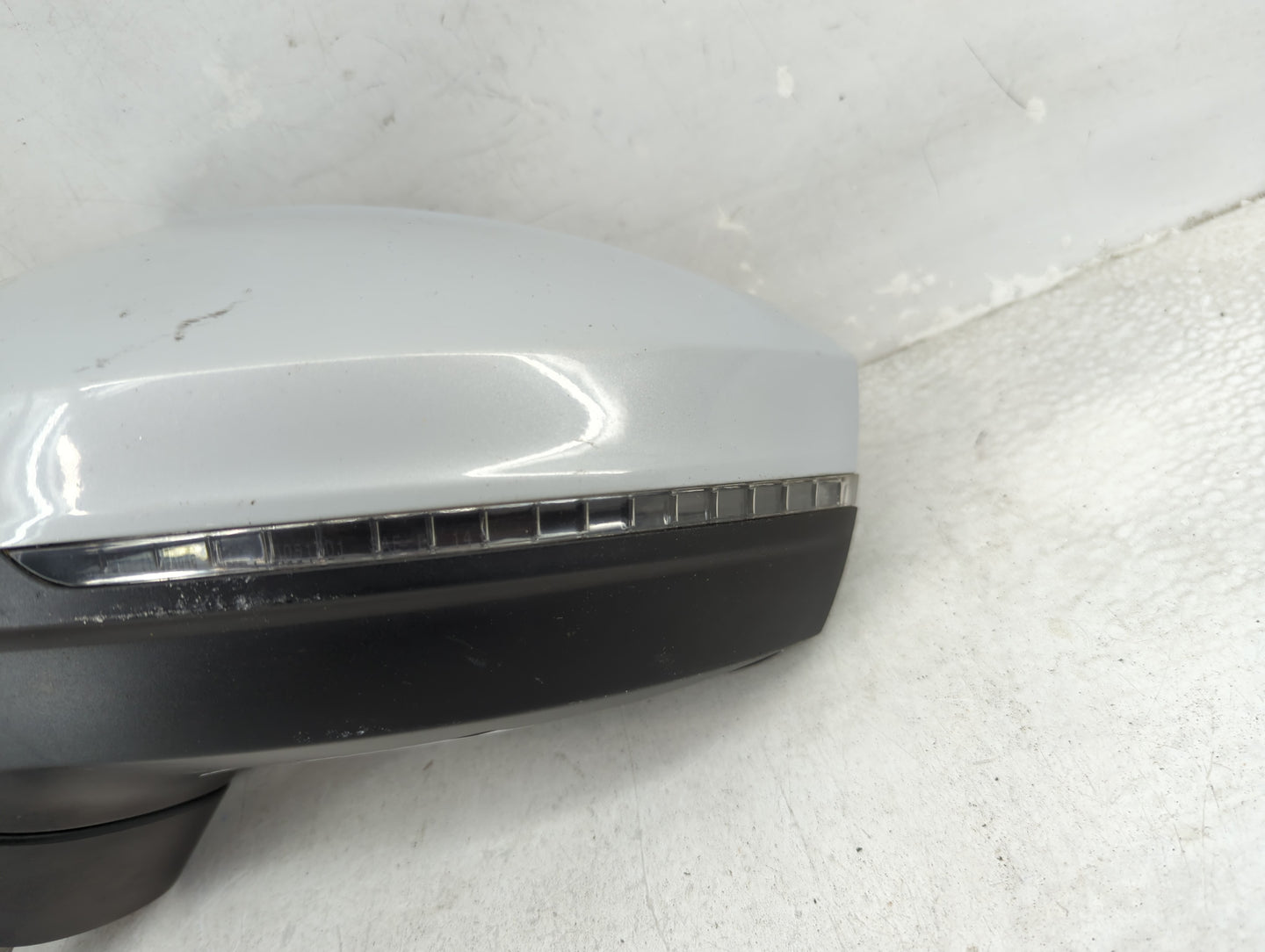 2018 Volkswagen Tiguan Driver Side View Mirror - Left Door Mirror OEM Used - Oemusedautoparts1.com