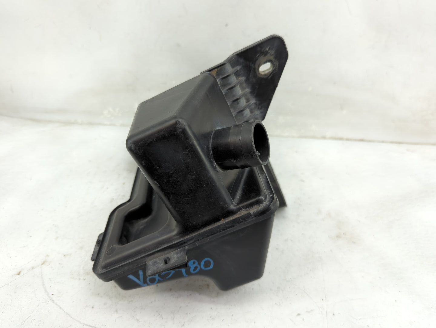 2018-2018 Volkswagen Tiguan Windshield Washer Fluid Reservoir Bottle Oem - Oemusedautoparts1.com