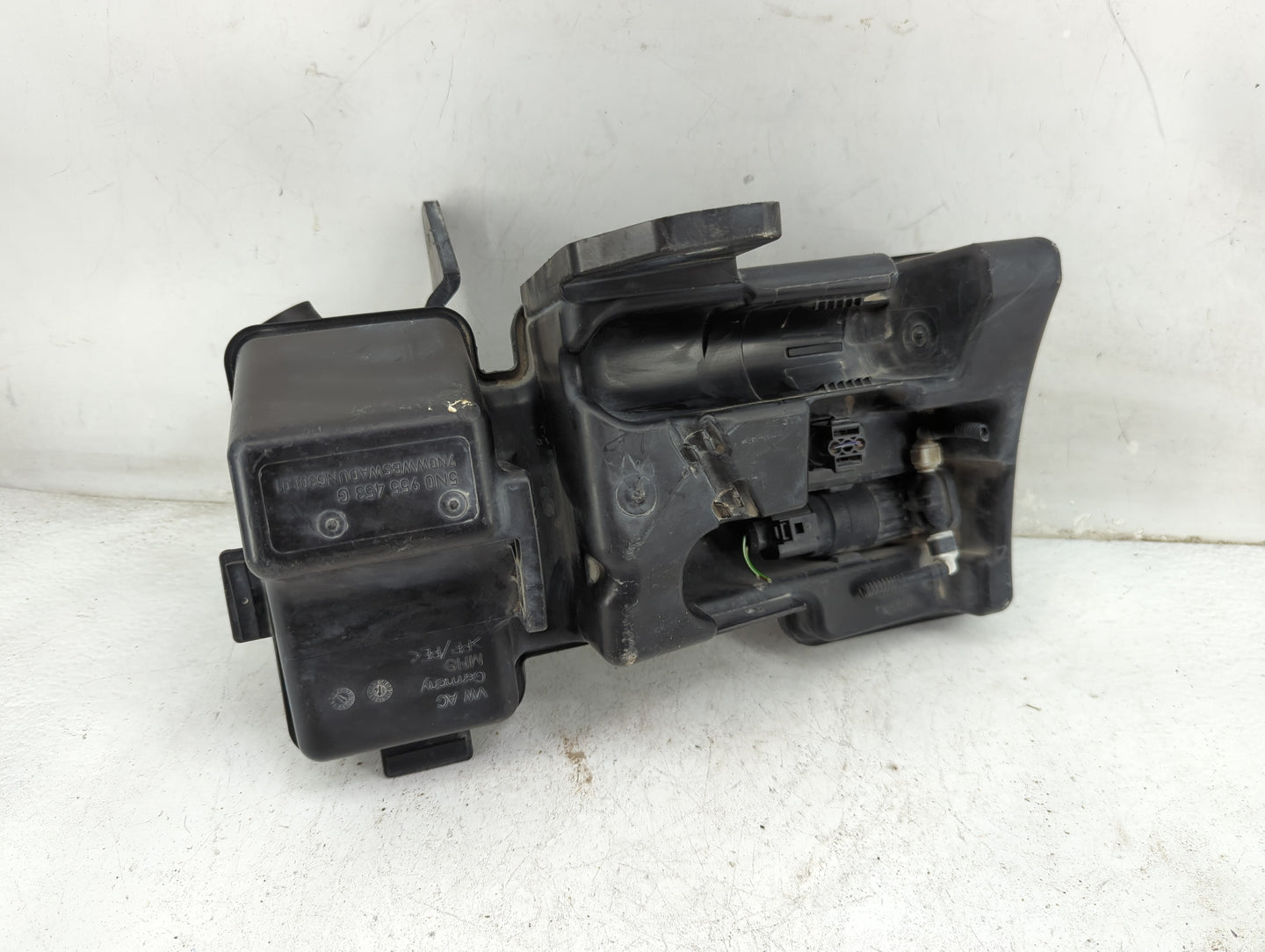 2018-2018 Volkswagen Tiguan Windshield Washer Fluid Reservoir Bottle Oem - Oemusedautoparts1.com