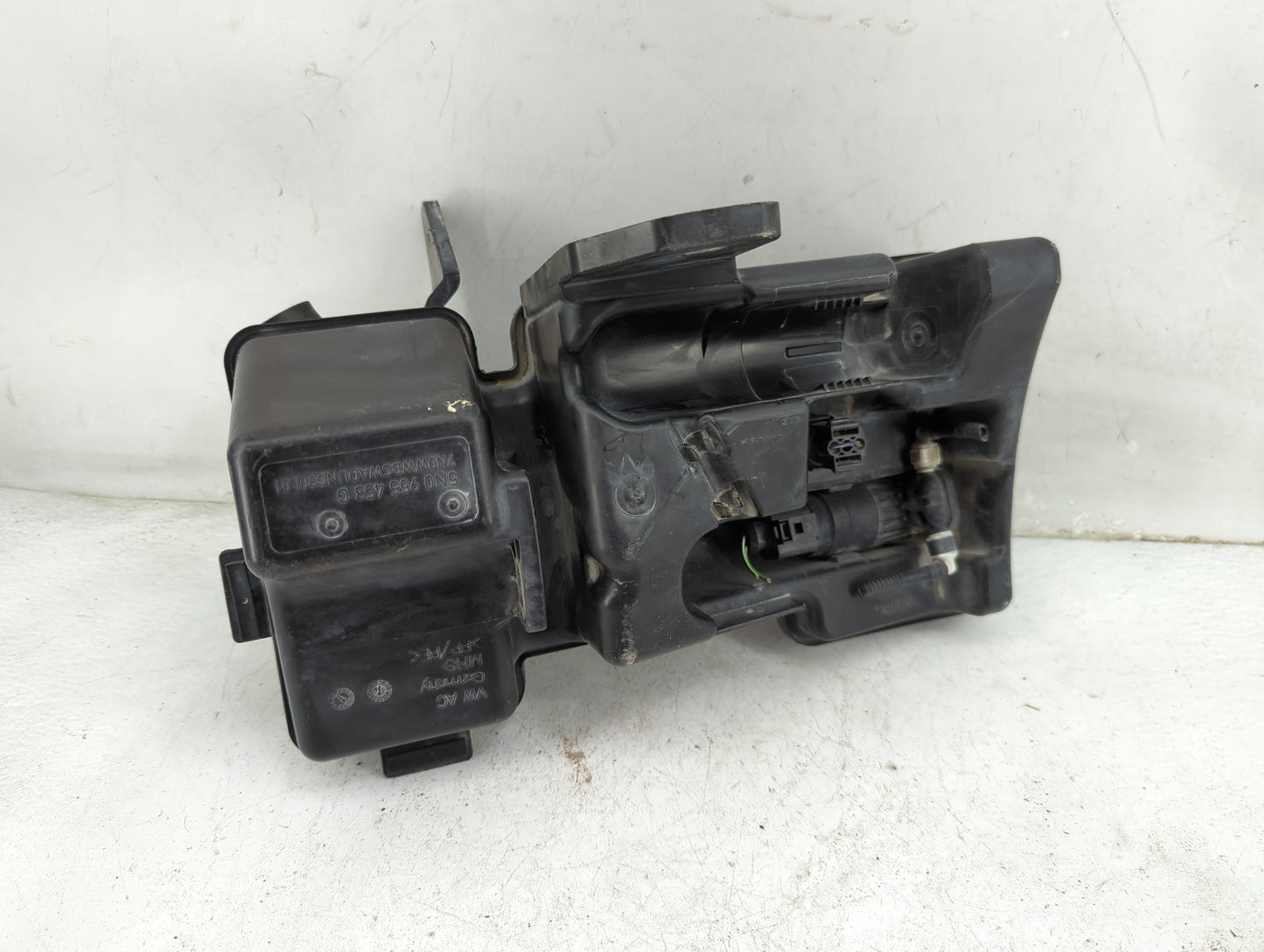 2018-2018 Volkswagen Tiguan Windshield Washer Fluid Reservoir Bottle Oem - Oemusedautoparts1.com