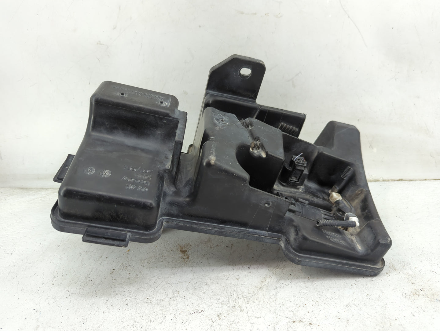 2018-2018 Volkswagen Tiguan Windshield Washer Fluid Reservoir Bottle Oem - Oemusedautoparts1.com