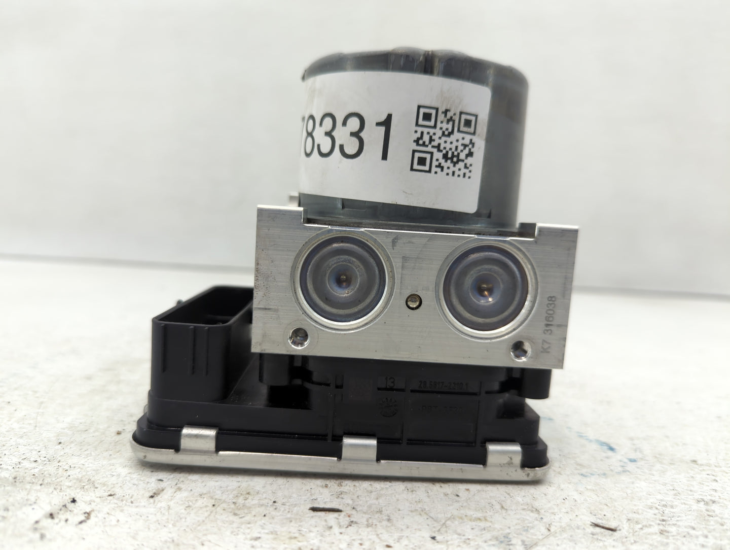 2018-2020 Volkswagen Tiguan ABS Pump Control Module Replacement P/N:5Q0 614 517 DL Fits Fits 2018 2019 2020 OEM Used Auto Pa