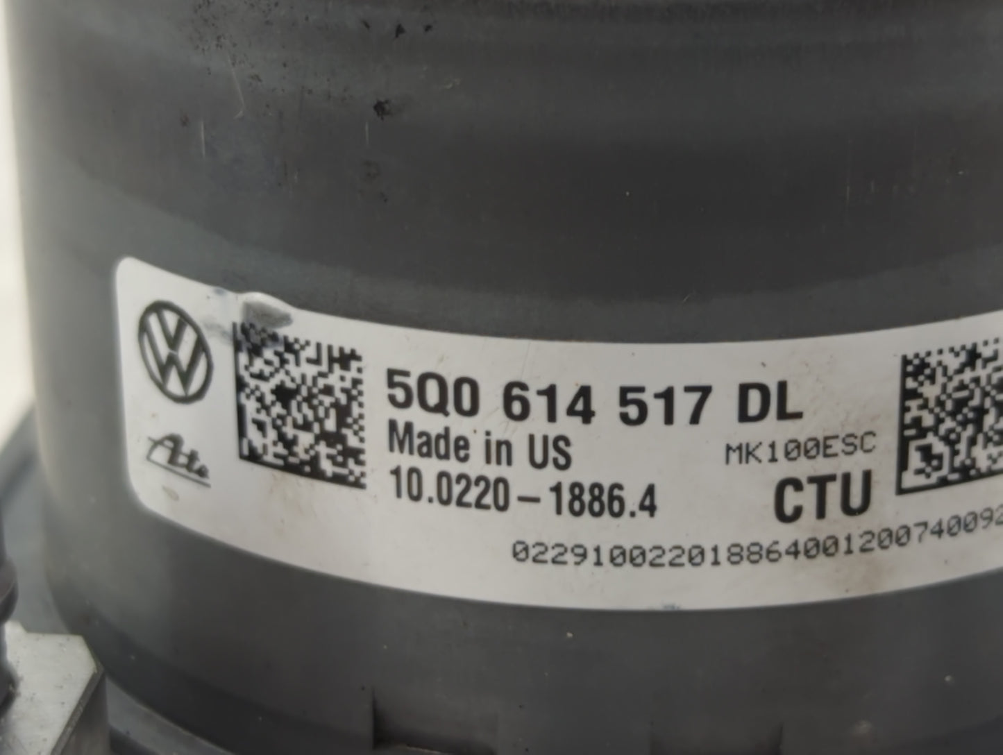 2018-2020 Volkswagen Tiguan ABS Pump Control Module Replacement P/N:5Q0 614 517 DL Fits Fits 2018 2019 2020 OEM Used Auto Pa