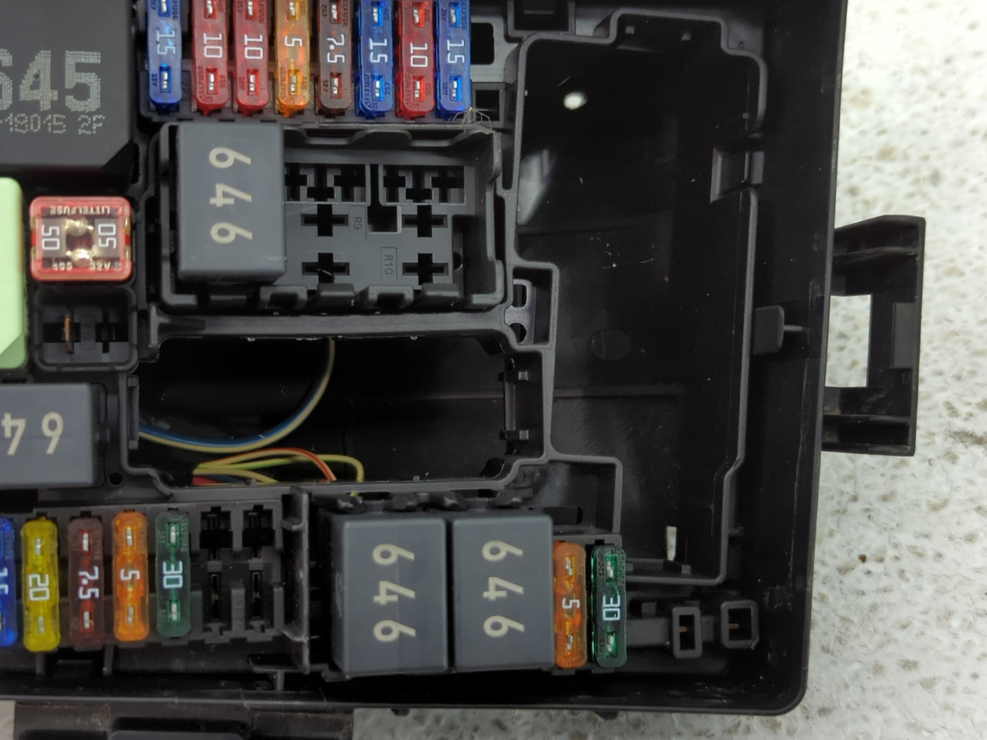 2018-2022 Volkswagen Tiguan Fusebox Fuse Box Panel Relay Module P/N:X400S02 Fits Fits 2015 2016 2017 2018 2019 2020 2021 202