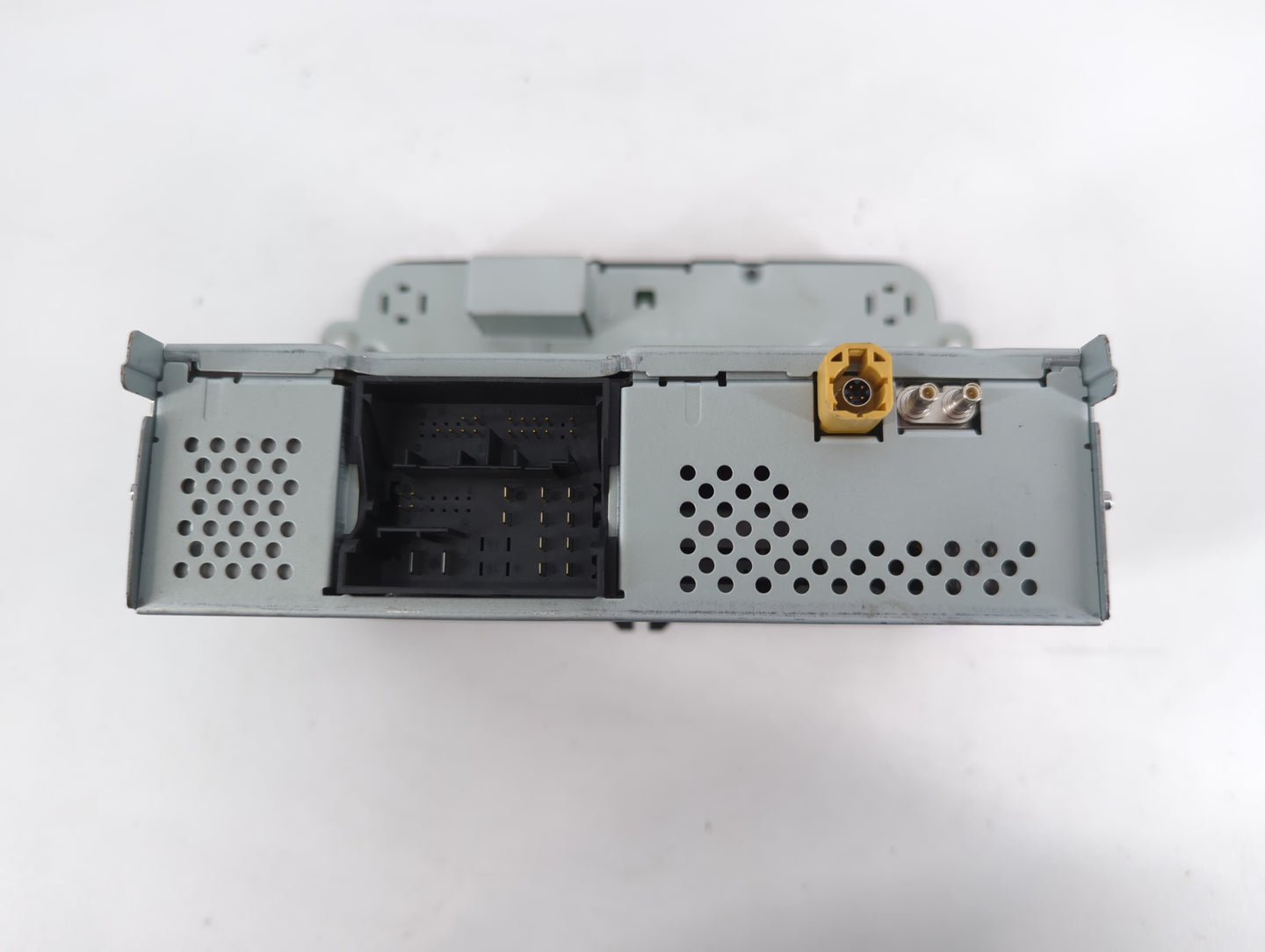 2018 Volkswagen Tiguan Radio AM FM Cd Player Receiver Replacement P/N:561 035 150 B Fits Fits 2019 OEM Used Auto Parts - Oem