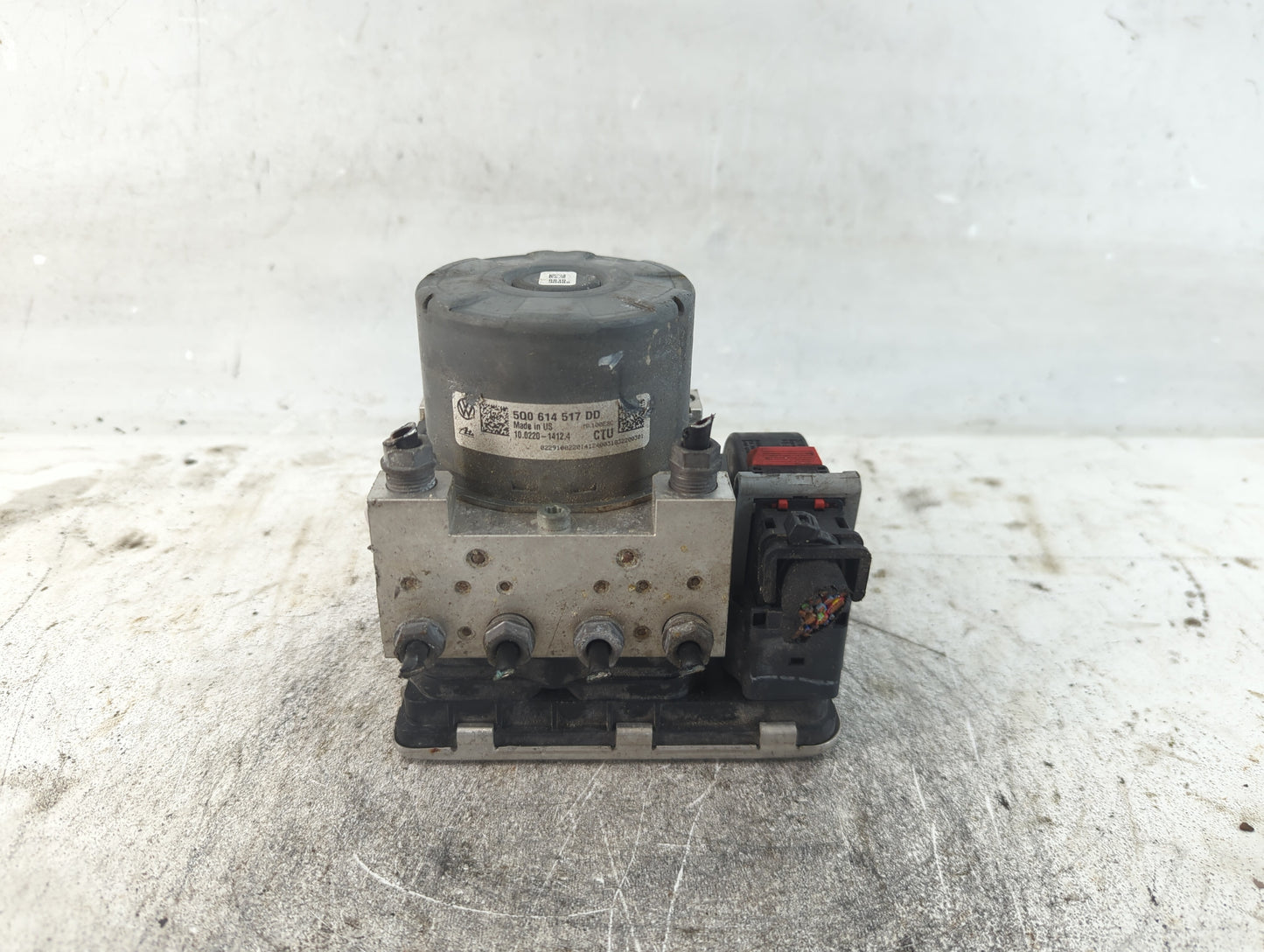 2018-2020 Volkswagen Tiguan ABS Pump Control Module Replacement P/N:5Q0 614 517 DD Fits Fits 2018 2019 2020 OEM Used Auto Pa