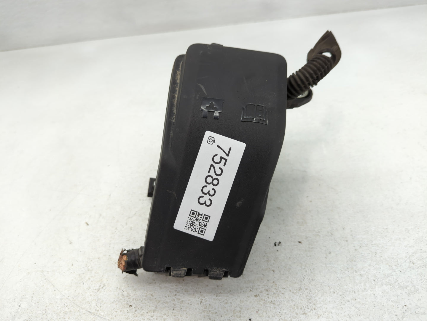 2014-2018 Volvo S60 Fusebox Fuse Box Panel Relay Module P/N:6G9T-14A067-CA Fits Fits 2012 2014 2015 2016 2017 2018 OEM Used 