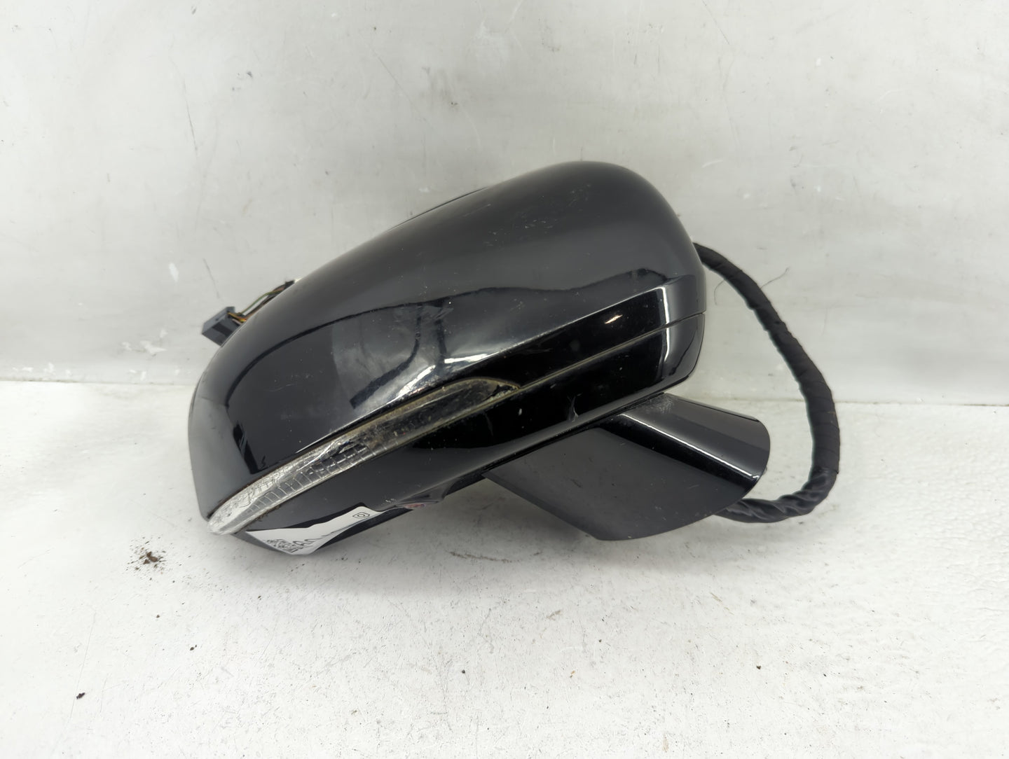 2017-2020 Volvo S90 Passenger Side View Mirror - Right Door Mirror OEM Used - Oemusedautoparts1.com
