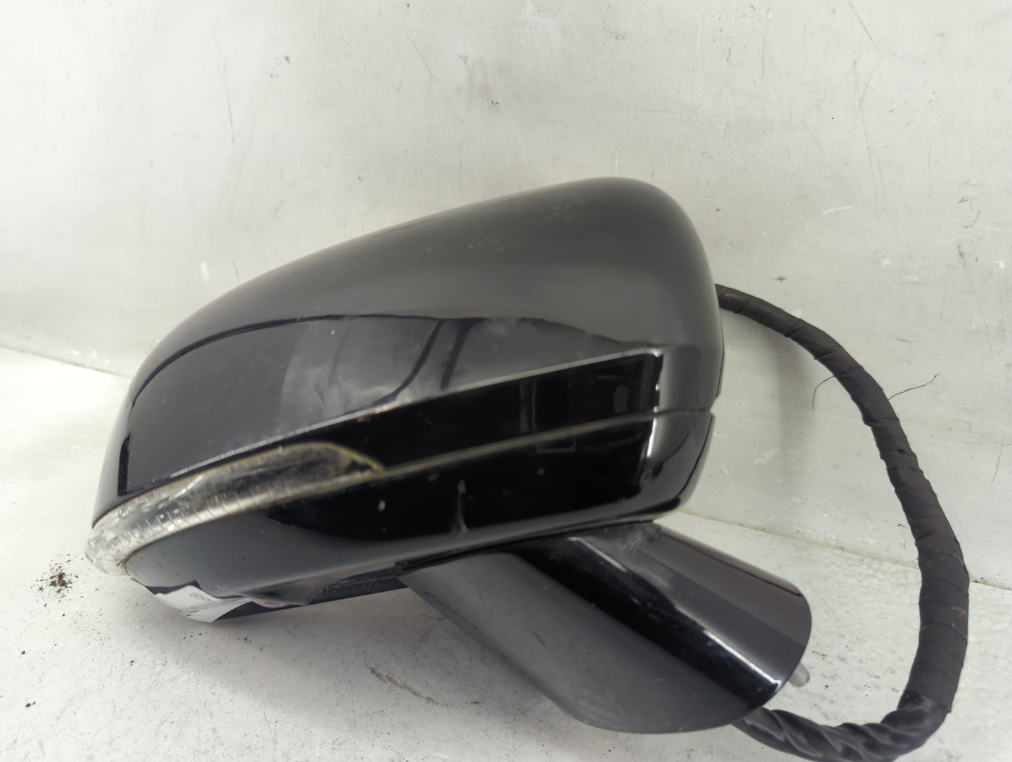 2017-2020 Volvo S90 Passenger Side View Mirror - Right Door Mirror OEM Used - Oemusedautoparts1.com