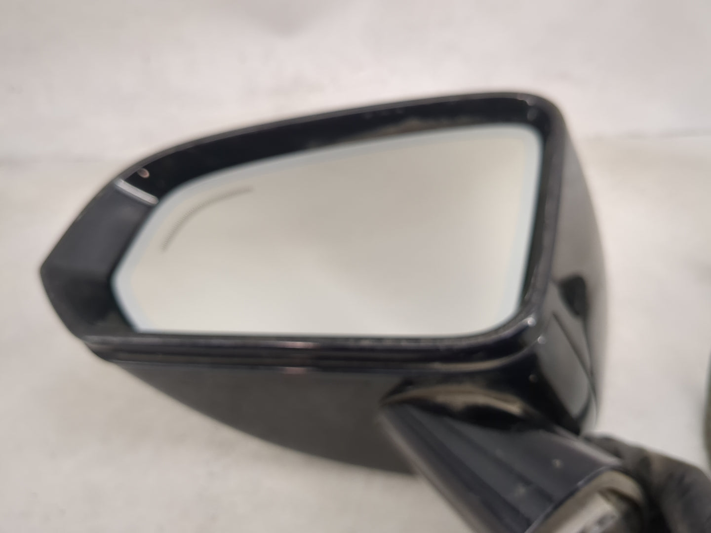 2017-2020 Volvo S90 Driver Side View Mirror - Left Door Mirror OEM Used - Oemusedautoparts1.com