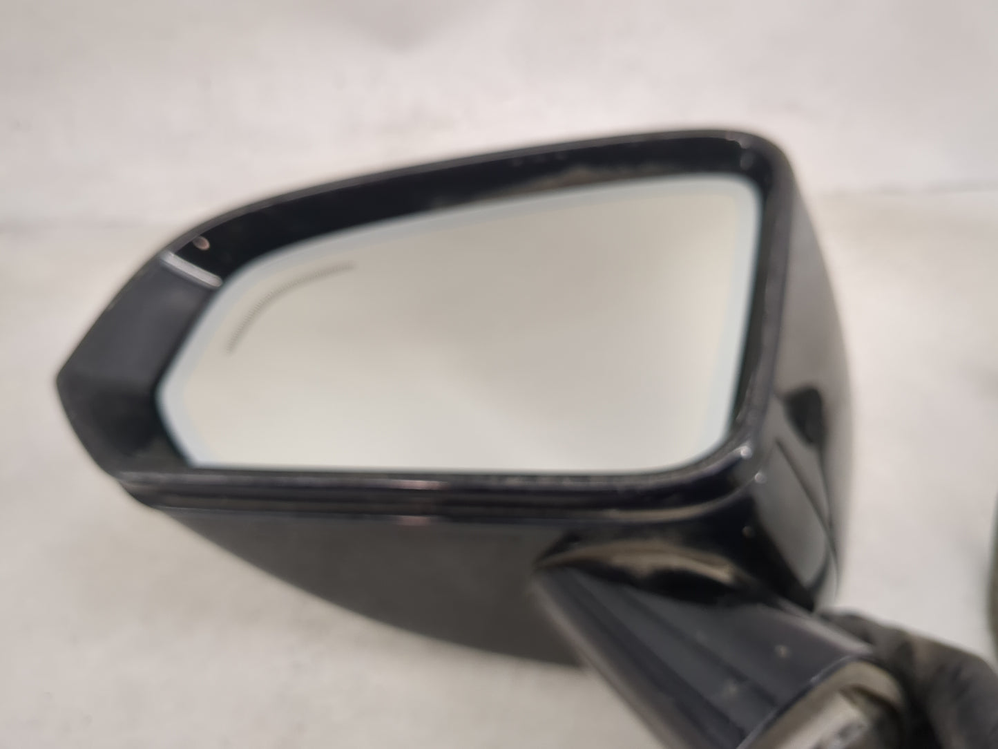 2017-2020 Volvo S90 Driver Side View Mirror - Left Door Mirror OEM Used - Oemusedautoparts1.com