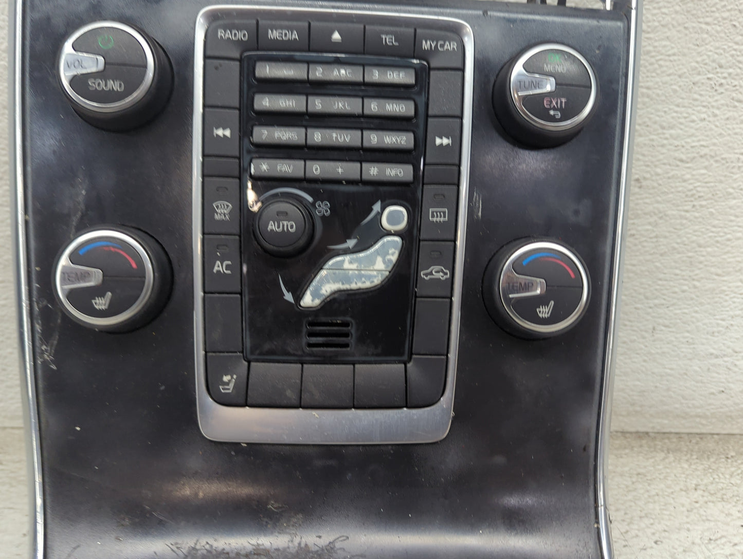 2018 Volvo Volvo S60 Climate Control Module Temperature AC/Heater Replacement P/N:8632427 30795197 Fits OEM Used Auto Parts 