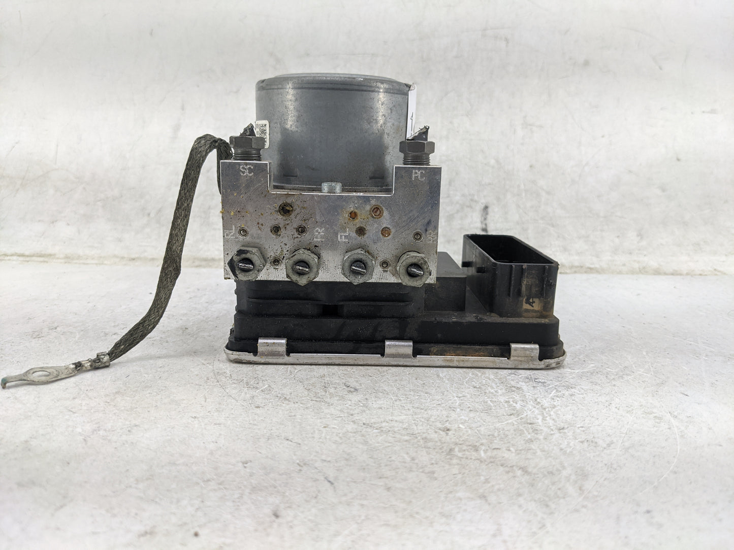 2016-2021 Volvo Xc90 ABS Pump Control Module Replacement P/N:P31680101 31680098 Fits Fits 2016 2017 2018 2019 2020 2021 OEM 