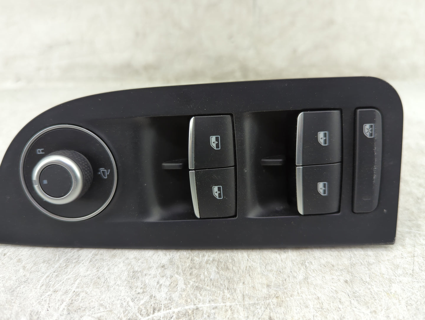 2019 Alfa Romeo Giulia Master Power Window Switch Replacement Driver Side Left P/N:01561291690 Fits OEM Used Auto Parts - Oe