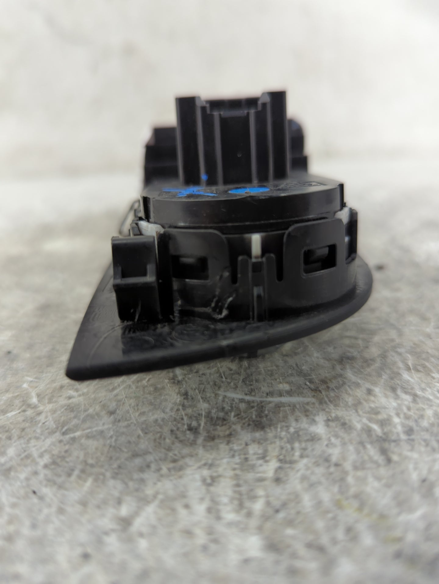 2017 Alfa Romeo Giulia Master Power Window Switch Replacement Driver Side Left P/N:01561181990 Fits OEM Used Auto Parts - Oe