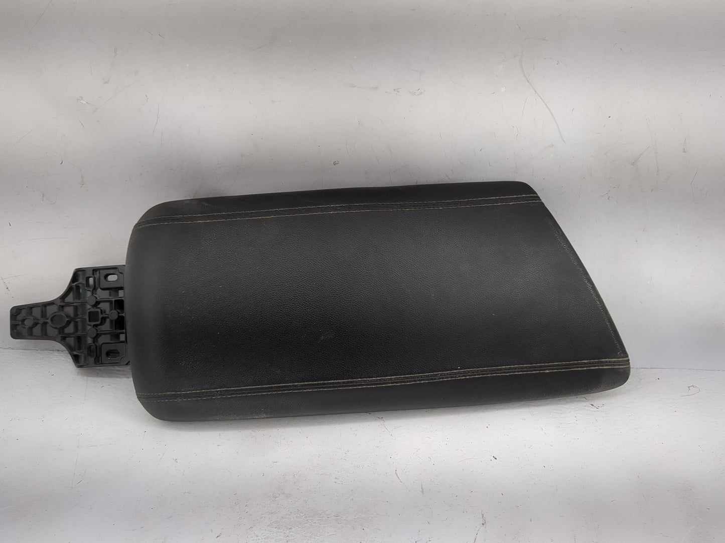 2019 Alfa Romeo Giulia Center Console Armrest Cover Lid P/N:A836 610/07 Fits OEM Used Auto Parts - Oemusedautoparts1.com